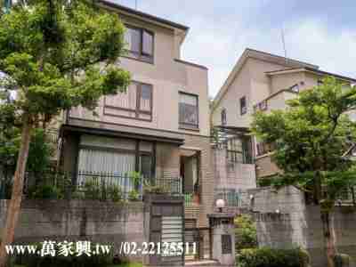 售新北市新店區青山鎮★藍天獨棟庭院別墅★萬家興康橋小學別墅4,700萬